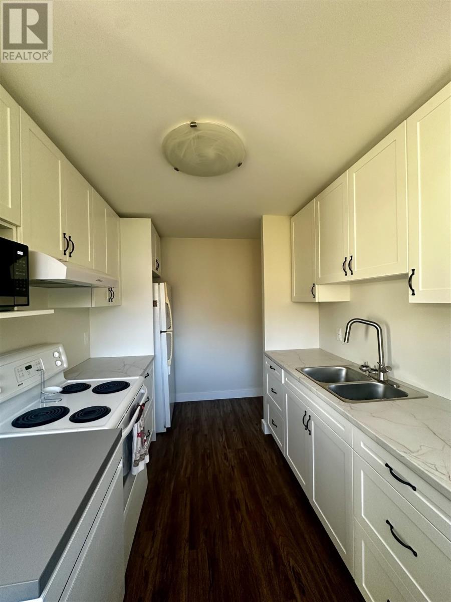 1 Balsam Pl, Elliot Lake, Ontario  P5A 2H4 - Photo 13 - SM253058