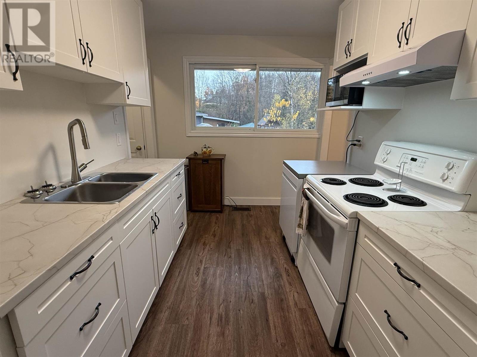 1 Balsam Pl, Elliot Lake, Ontario  P5A 2H4 - Photo 15 - SM253058