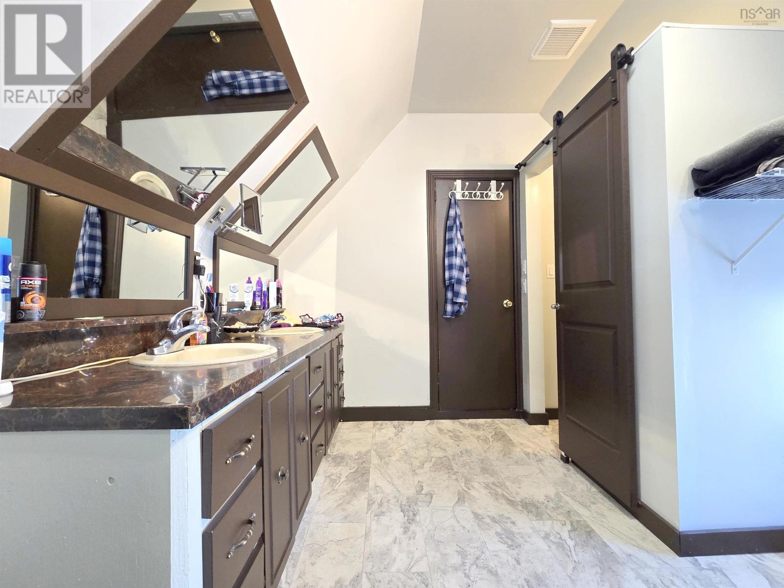 13 Belmont Street, Amherst, Nova Scotia  B4H 2E3 - Photo 31 - 202529174