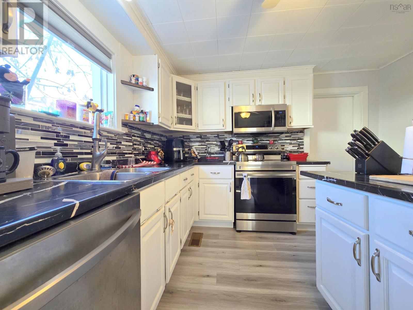 13 Belmont Street, Amherst, Nova Scotia  B4H 2E3 - Photo 8 - 202529174