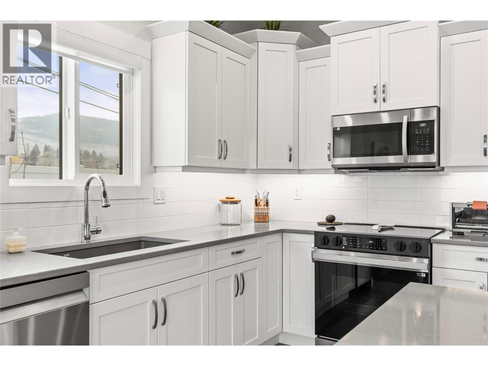 6453 Okanagan Landing Road, Vernon, British Columbia  V1H 1M5 - Photo 10 - 10374191