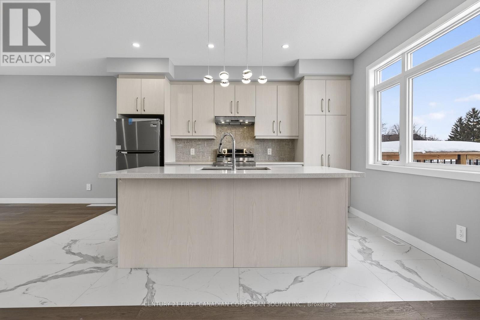 Photo 16 of 44 for 18 - 349 Southdale Road E