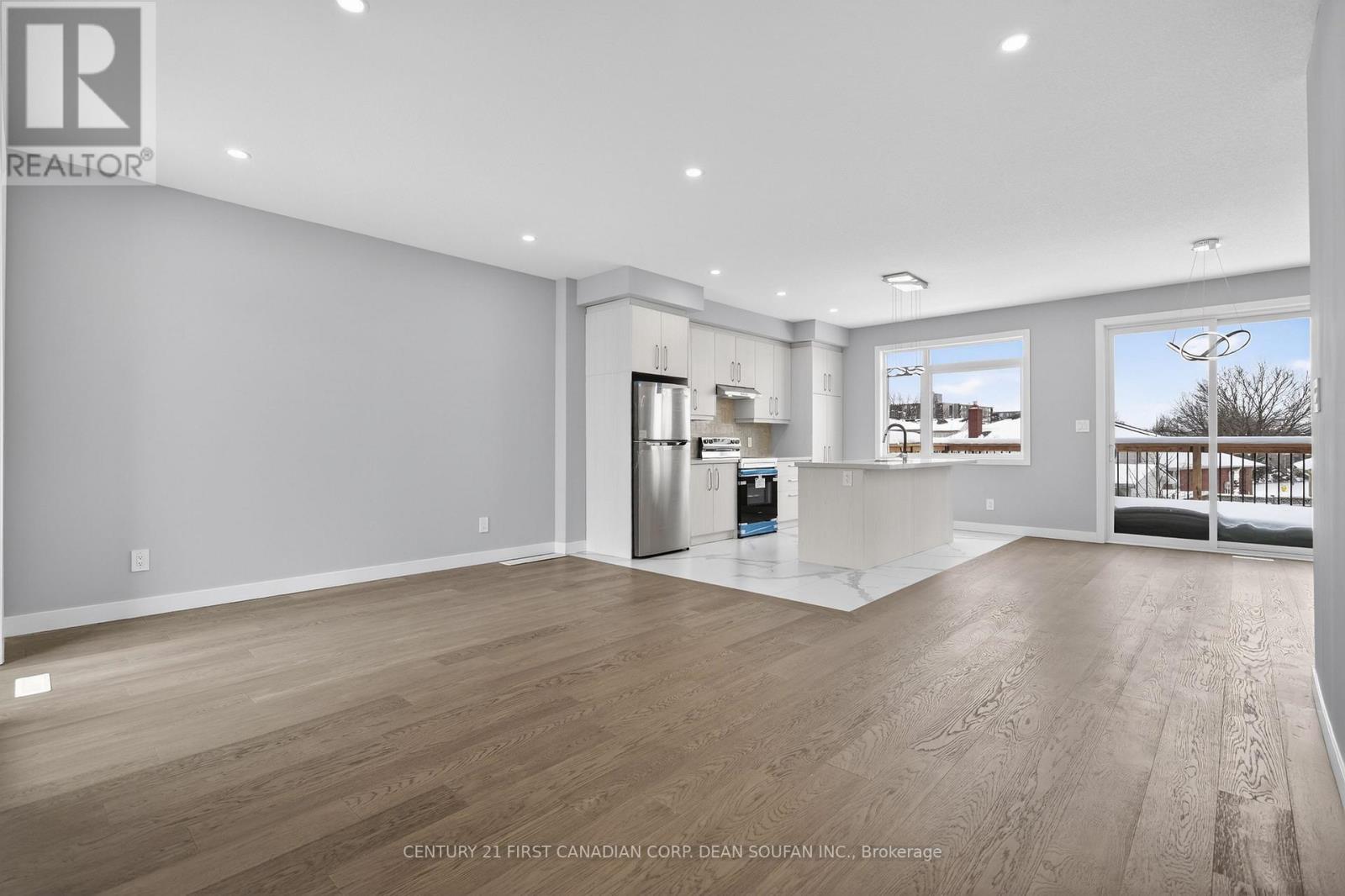 Photo 23 of 44 for 18 - 349 Southdale Road E