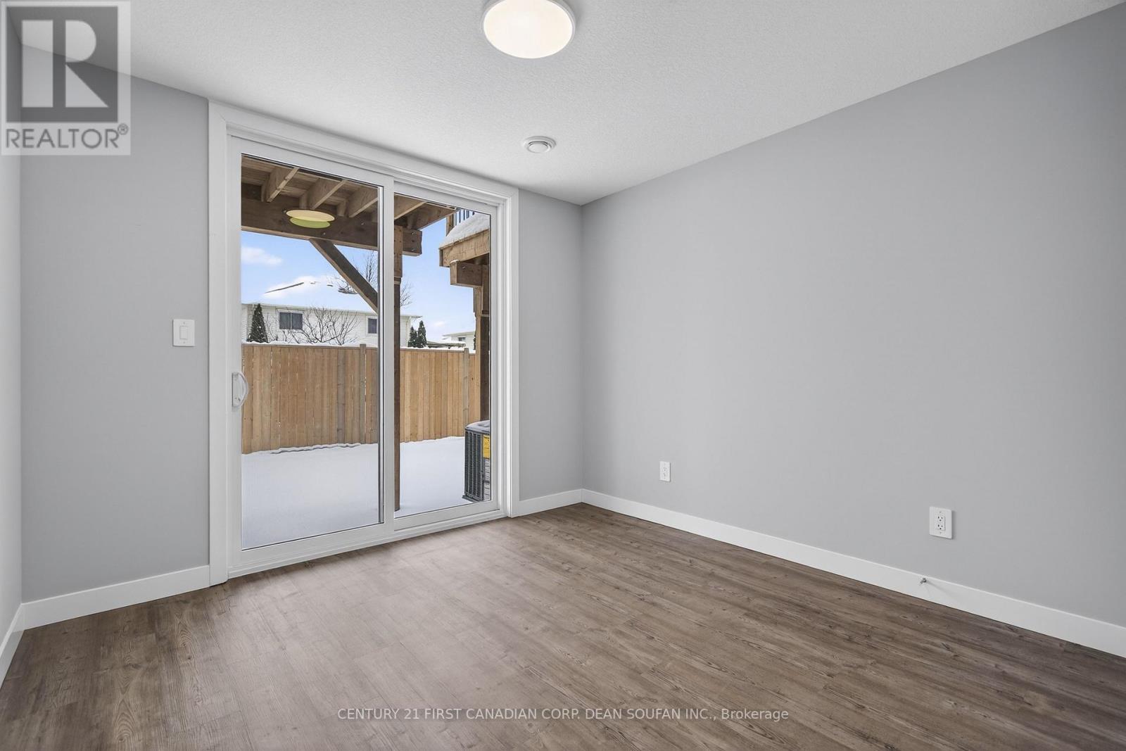 18 - 349 Southdale Road E, London South, Ontario  N6E 1A2 - Photo 8 - X12736758