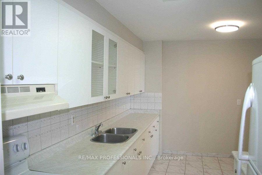 1907 - 714 The West Mall, Toronto, Ontario  M9X 4C1 - Photo 7 - W12731046