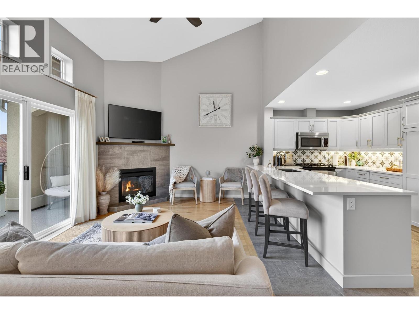 2314 Country Club Drive, Kelowna, British Columbia  V1V 2A6 - Photo 3 - 10372607