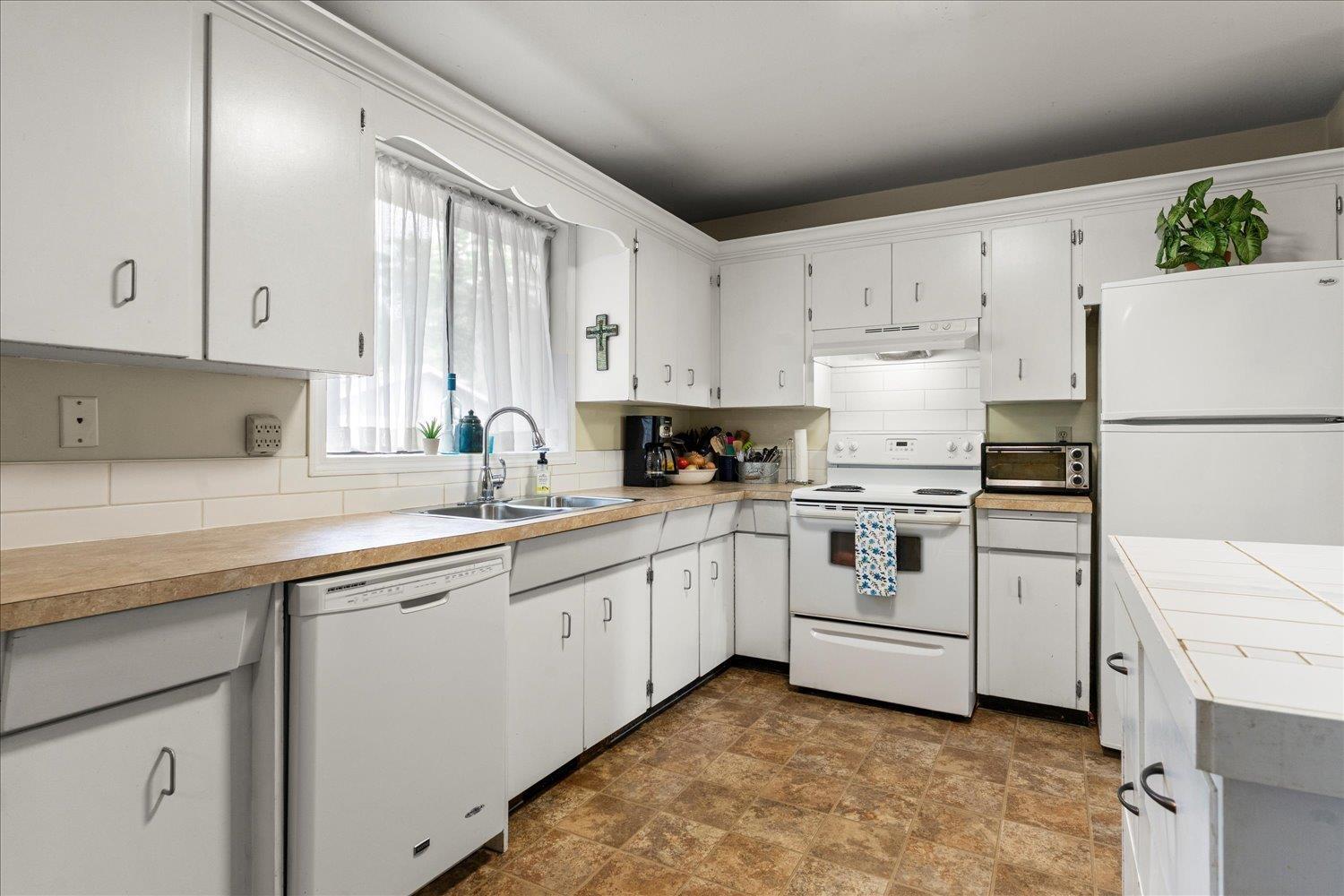 35063 Delair Road, Abbotsford, British Columbia  V3G 2E3 - Photo 11 - R3084727