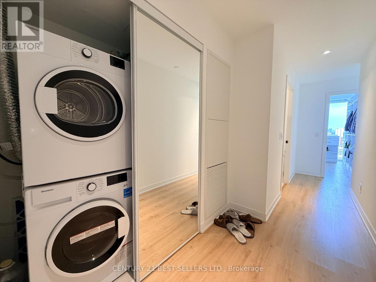 2710 - 319 Jarvis Street, Toronto, Ontario  M5B 0C8 - Photo 2 - C12742154