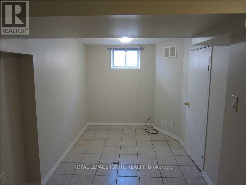 Bsmt - 984 Kennedy Road, Toronto, Ontario  M1P 2K4 - Photo 5 - E12742168