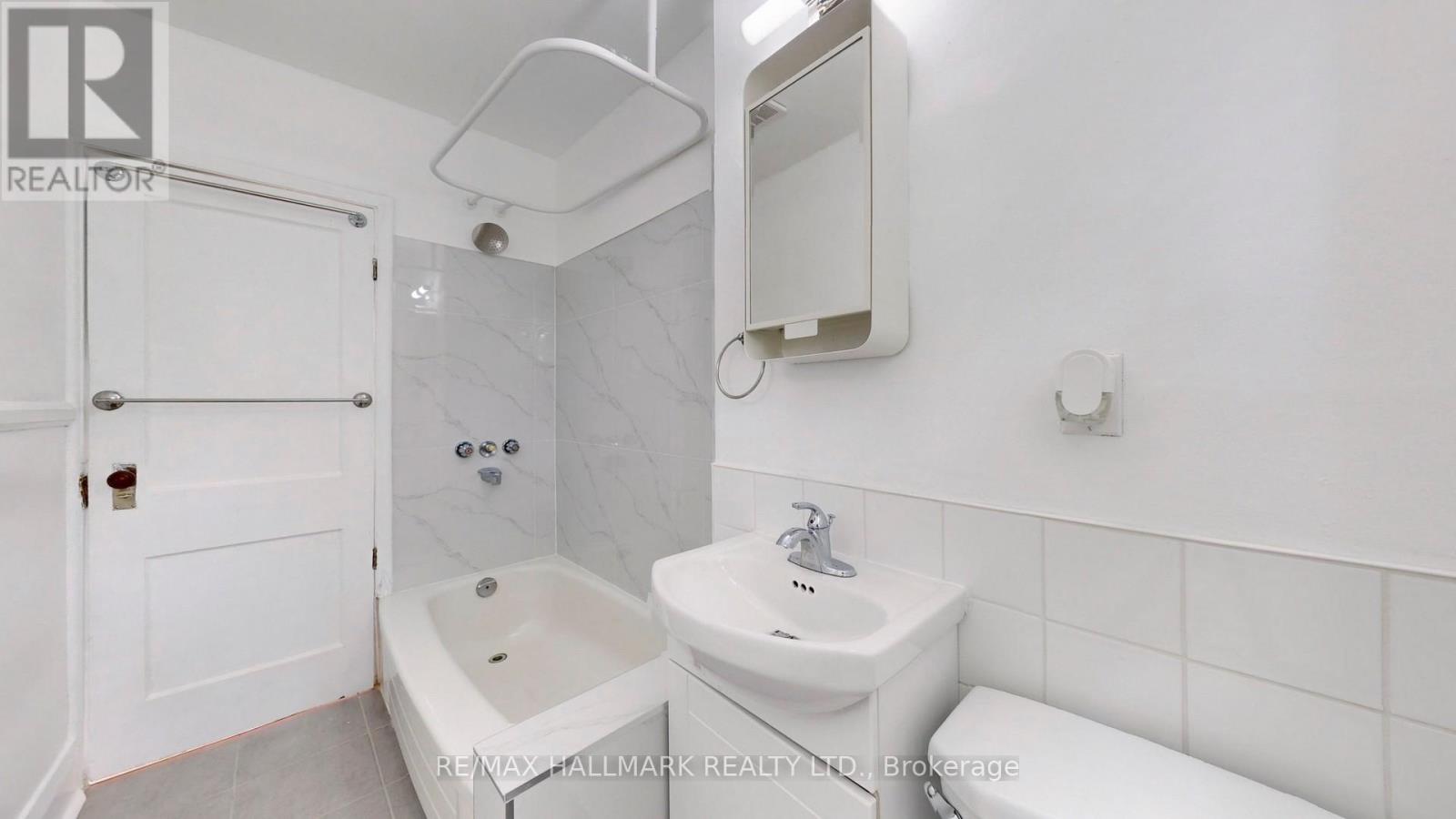 Upper - 215 Kingston Road, Toronto, Ontario  M4L 1T5 - Photo 15 - E12742172