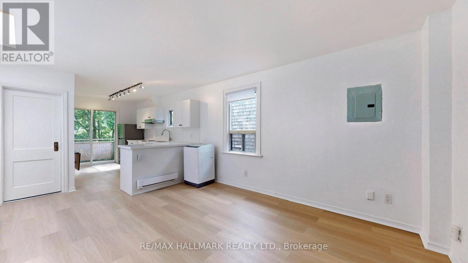 Upper - 215 Kingston Road, Toronto, Ontario  M4L 1T5 - Photo 3 - E12742172