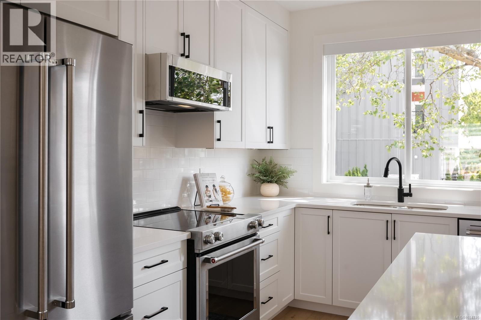 4 10145 Fifth St, Sidney, British Columbia  V8L 2X8 - Photo 6 - 1024745