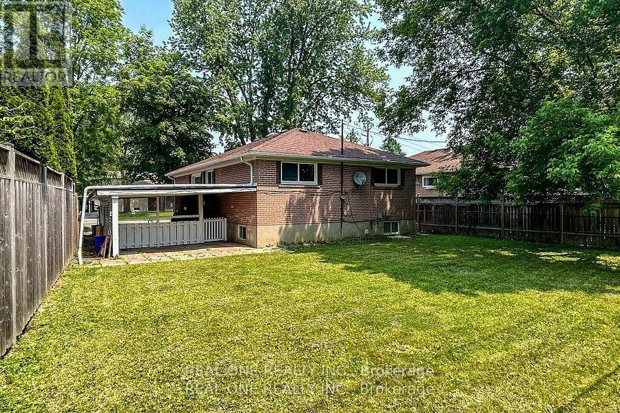 105 Aurora Heights Drive, Aurora, Ontario  L4G 2X1 - Photo 18 - N12742136