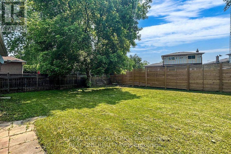 105 Aurora Heights Drive, Aurora, Ontario  L4G 2X1 - Photo 21 - N12742136