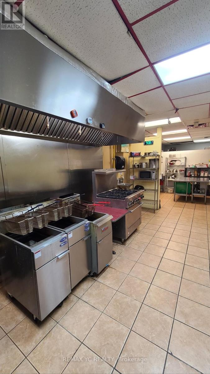 4 - 110 Little Avenue, Barrie, Ontario  L4N 4K8 - Photo 2 - S12742192