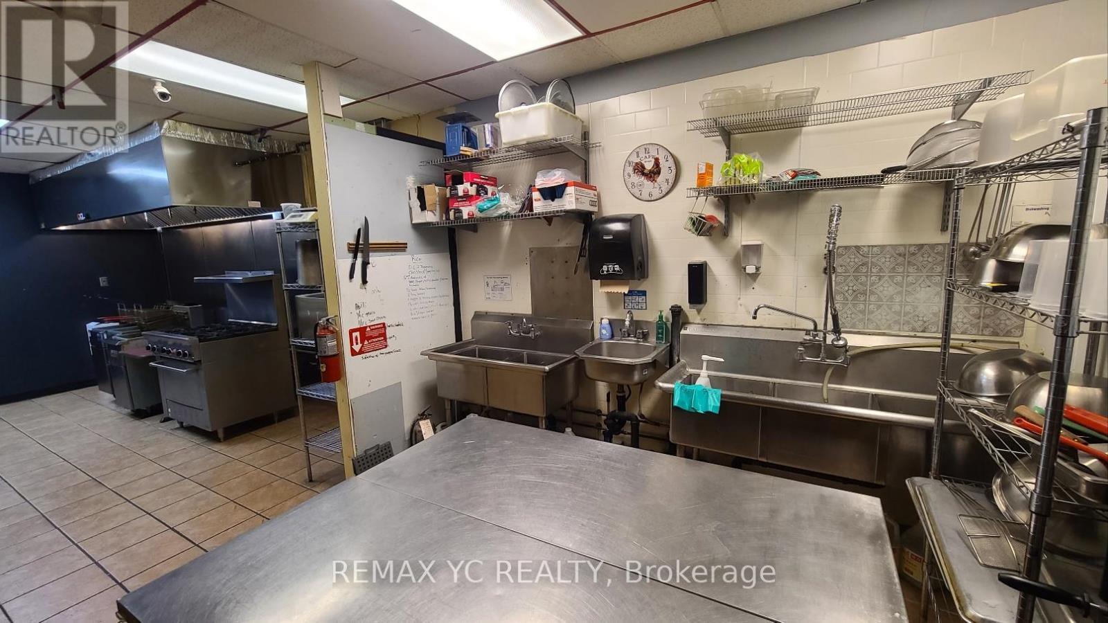 4 - 110 Little Avenue, Barrie, Ontario  L4N 4K8 - Photo 3 - S12742192