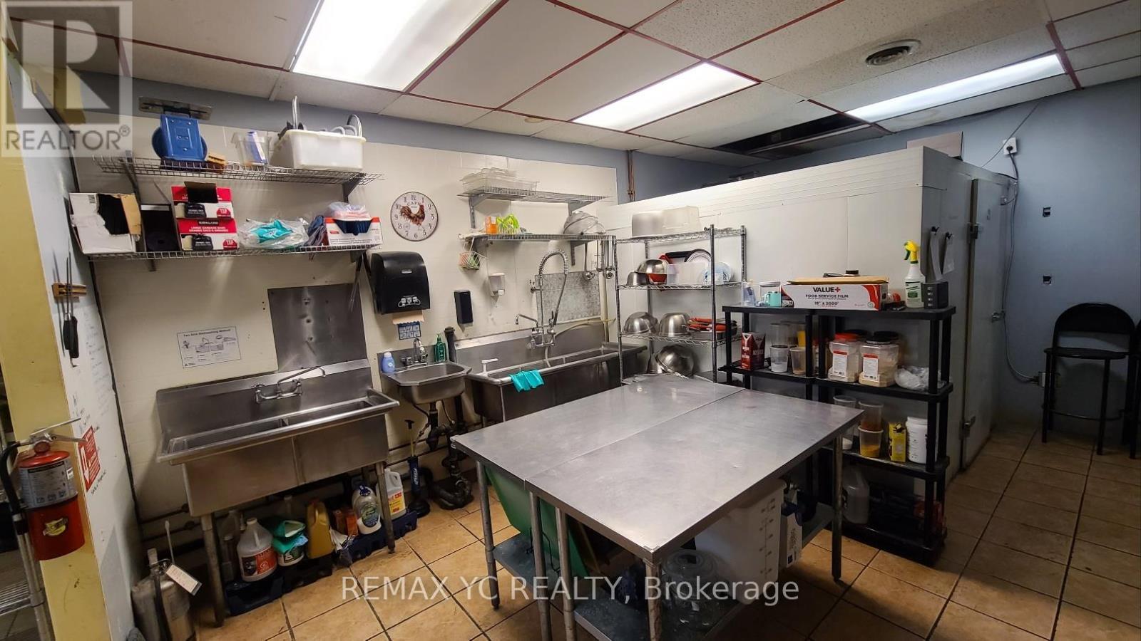 4 - 110 Little Avenue, Barrie, Ontario  L4N 4K8 - Photo 4 - S12742192