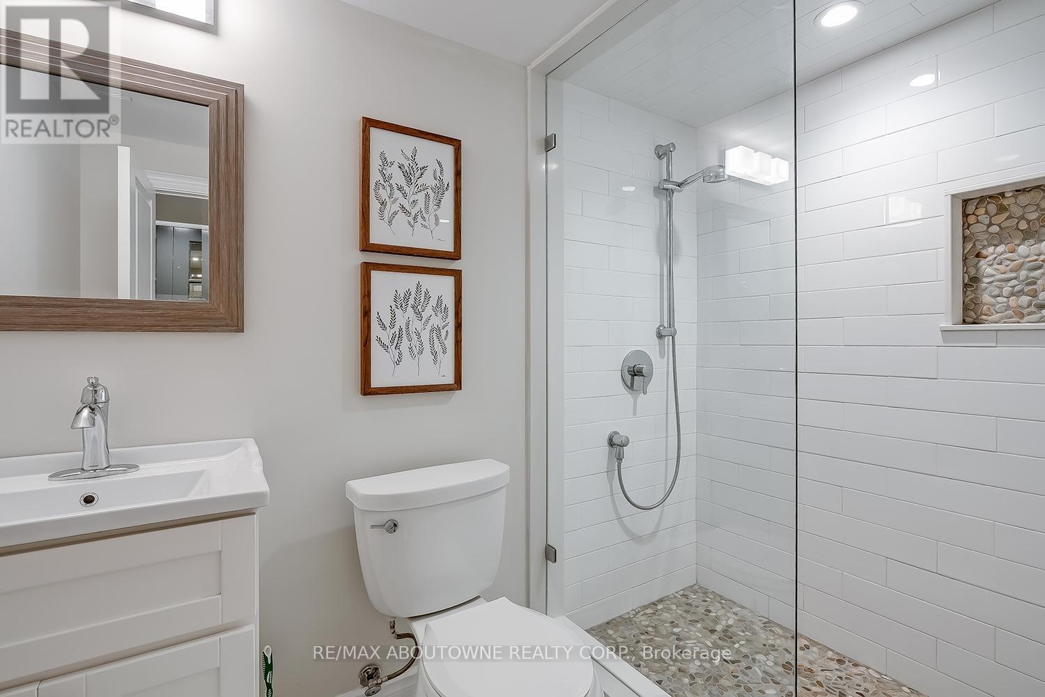 4226 Dunvegan Road, Burlington, Ontario  L7L 1P8 - Photo 33 - W12742128