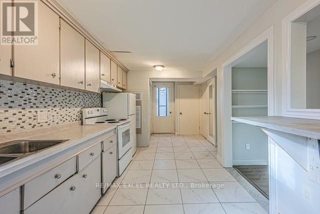 90 Flamborough Drive E, Toronto, Ontario  M6M 2R7 - Photo 18 - W12742142