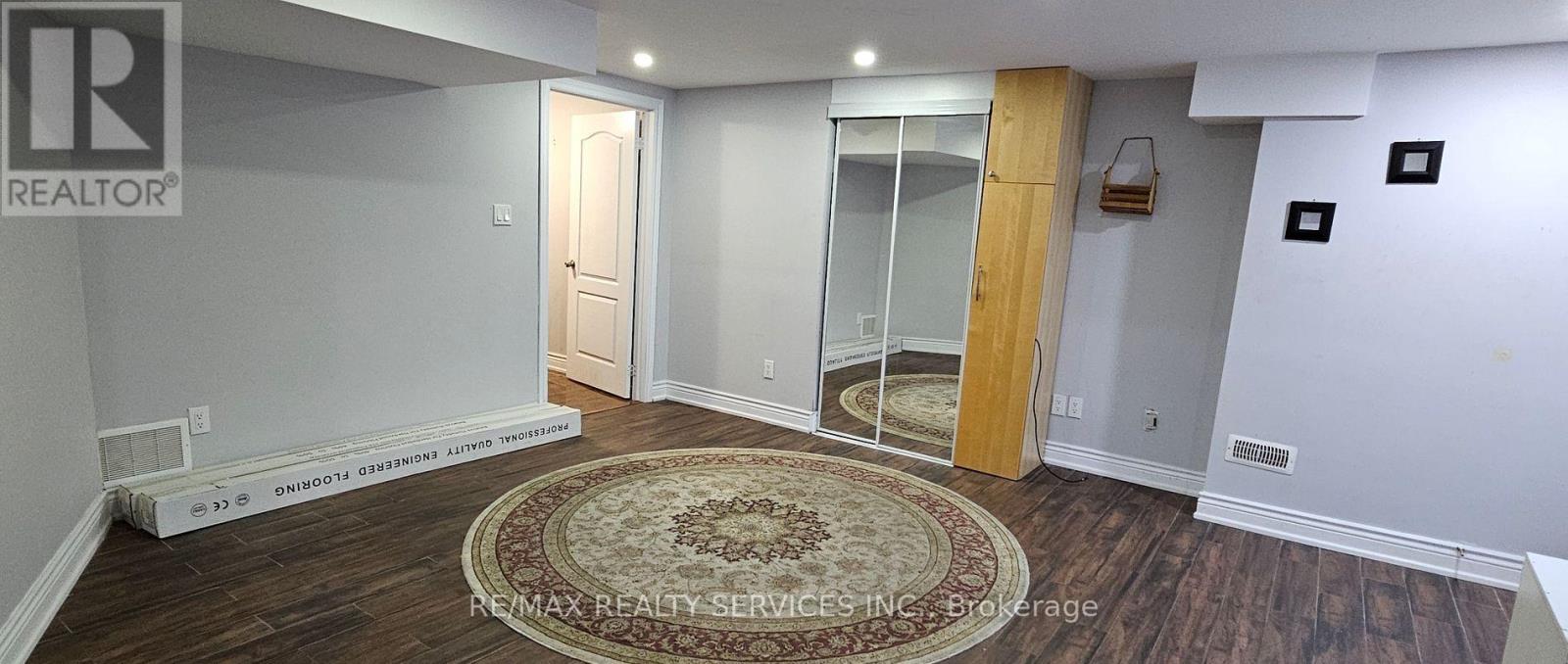 141 Whitwell Drive, Brampton, Ontario  L6P 1L2 - Photo 7 - W12742212