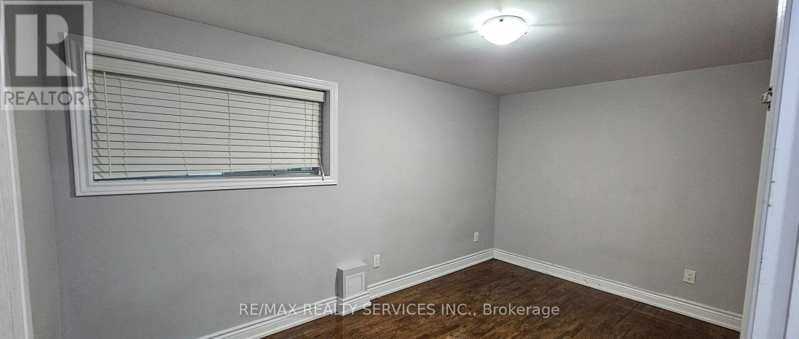 141 Whitwell Drive, Brampton, Ontario  L6P 1L2 - Photo 9 - W12742212