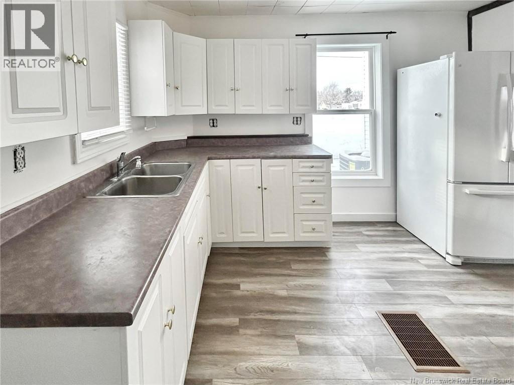 16 Highfield Street, Miramichi, New Brunswick  E1N 4J3 - Photo 4 - NB132916