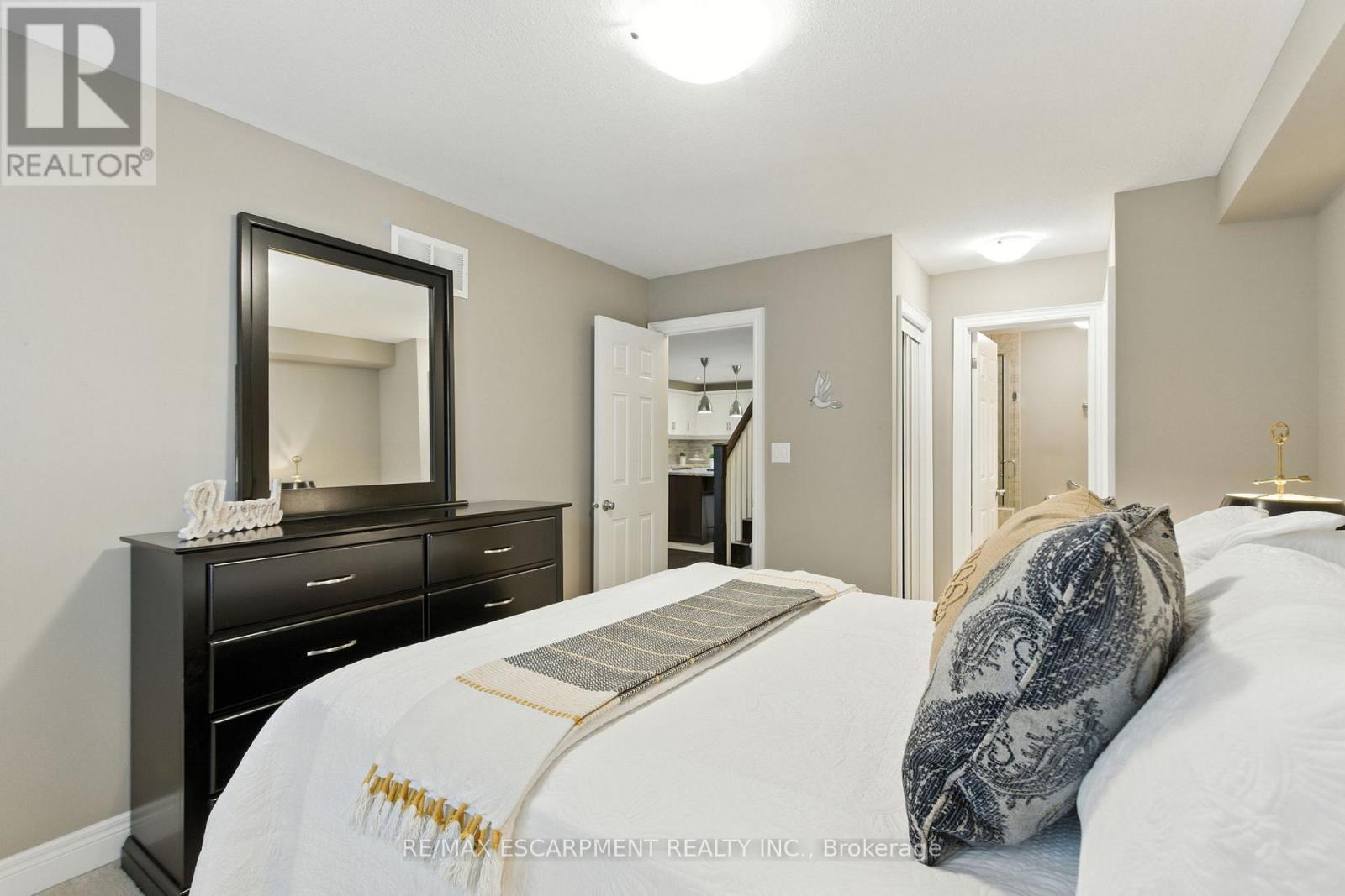 4 Burgundy Grove, Hamilton, Ontario  L9K 0E7 - Photo 18 - X12742150