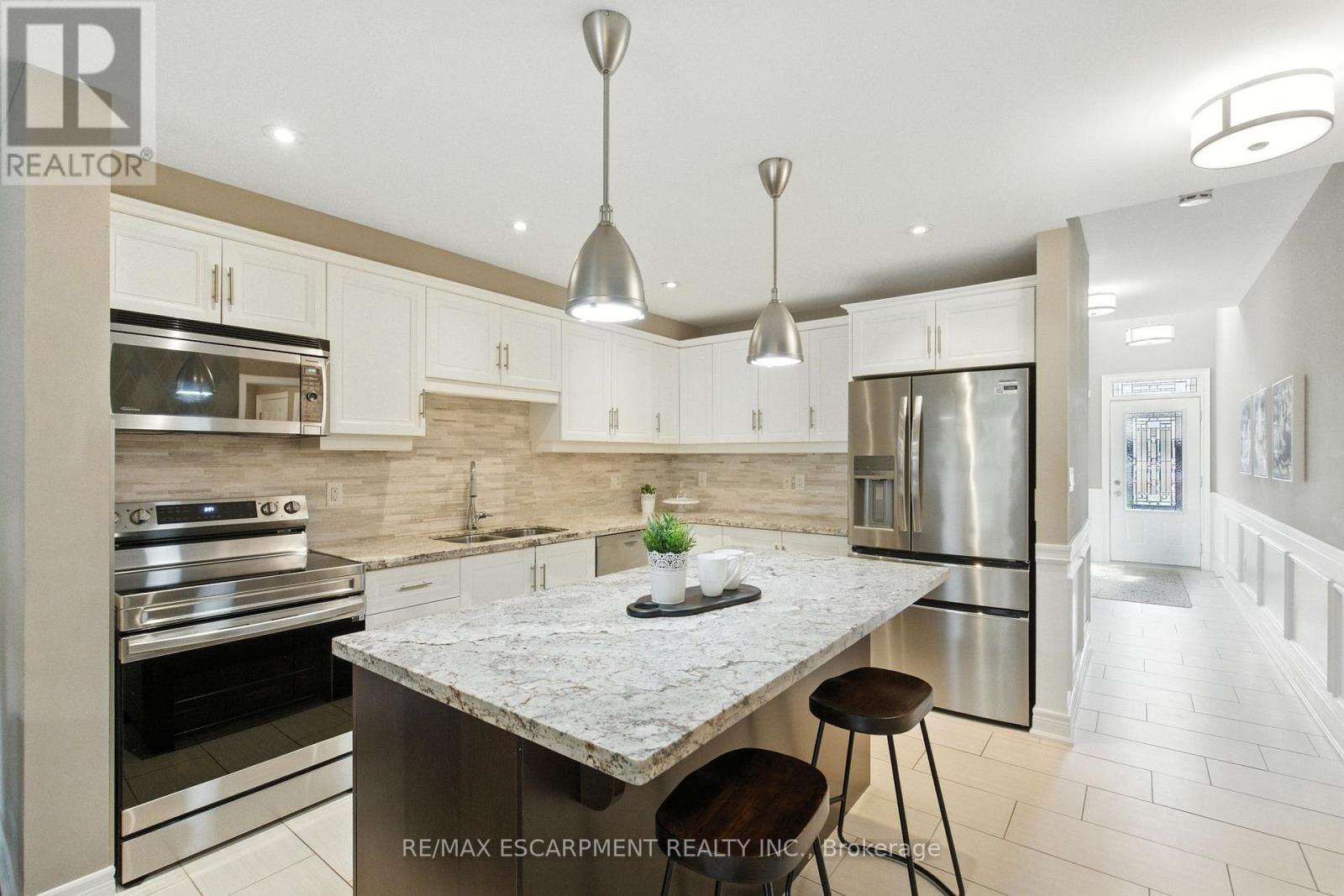 4 Burgundy Grove, Hamilton, Ontario  L9K 0E7 - Photo 9 - X12742150