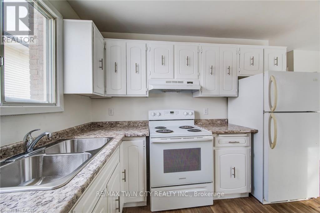 839 Doon Village Road, Kitchener, Ontario  N2P 1A1 - Photo 17 - X12742170