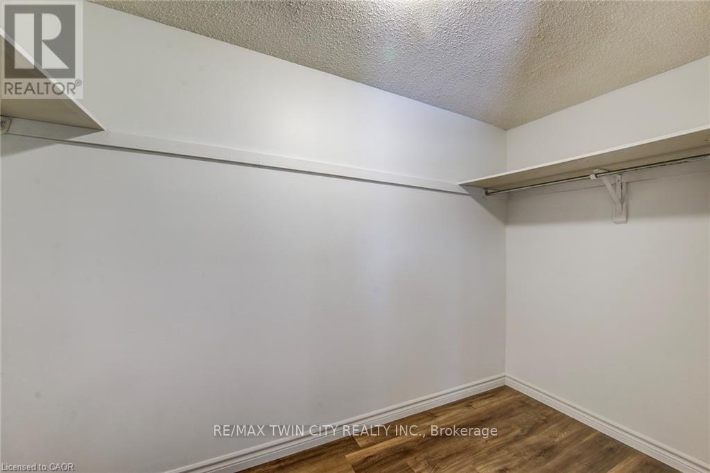 839 Doon Village Road, Kitchener, Ontario  N2P 1A1 - Photo 24 - X12742170