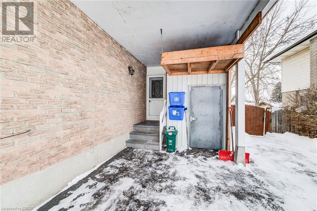 839 Doon Village Road, Kitchener, Ontario  N2P 1A1 - Photo 5 - X12742170