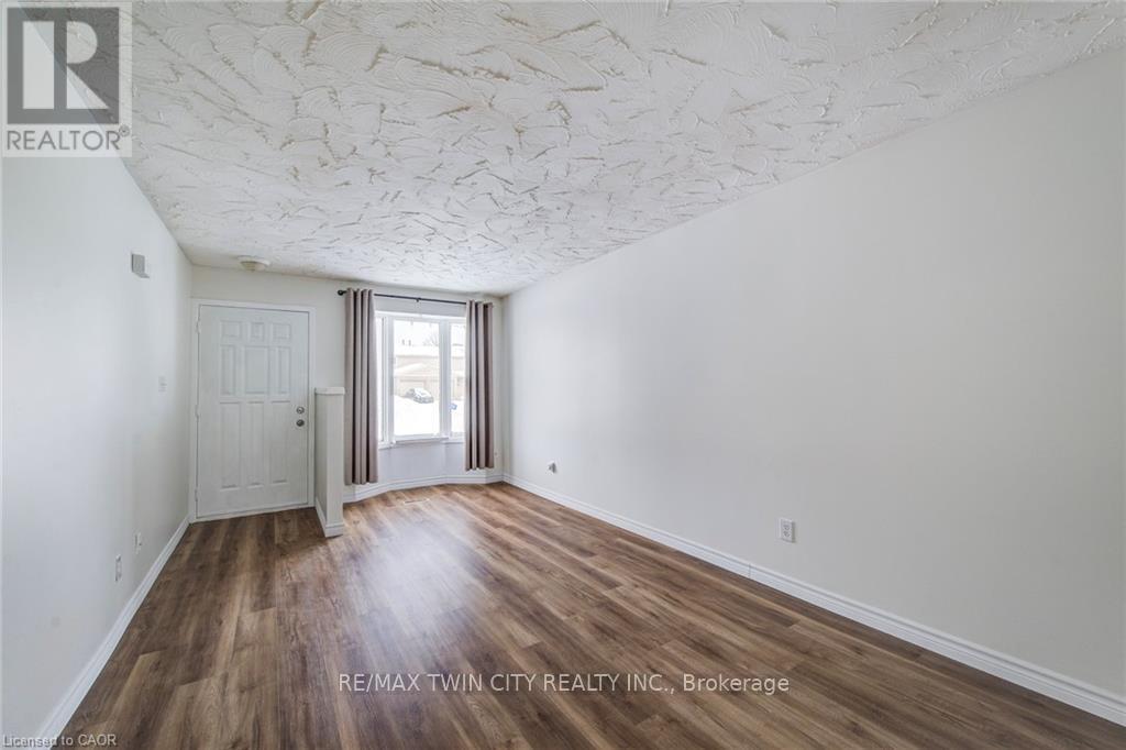 839 Doon Village Road, Kitchener, Ontario  N2P 1A1 - Photo 7 - X12742170