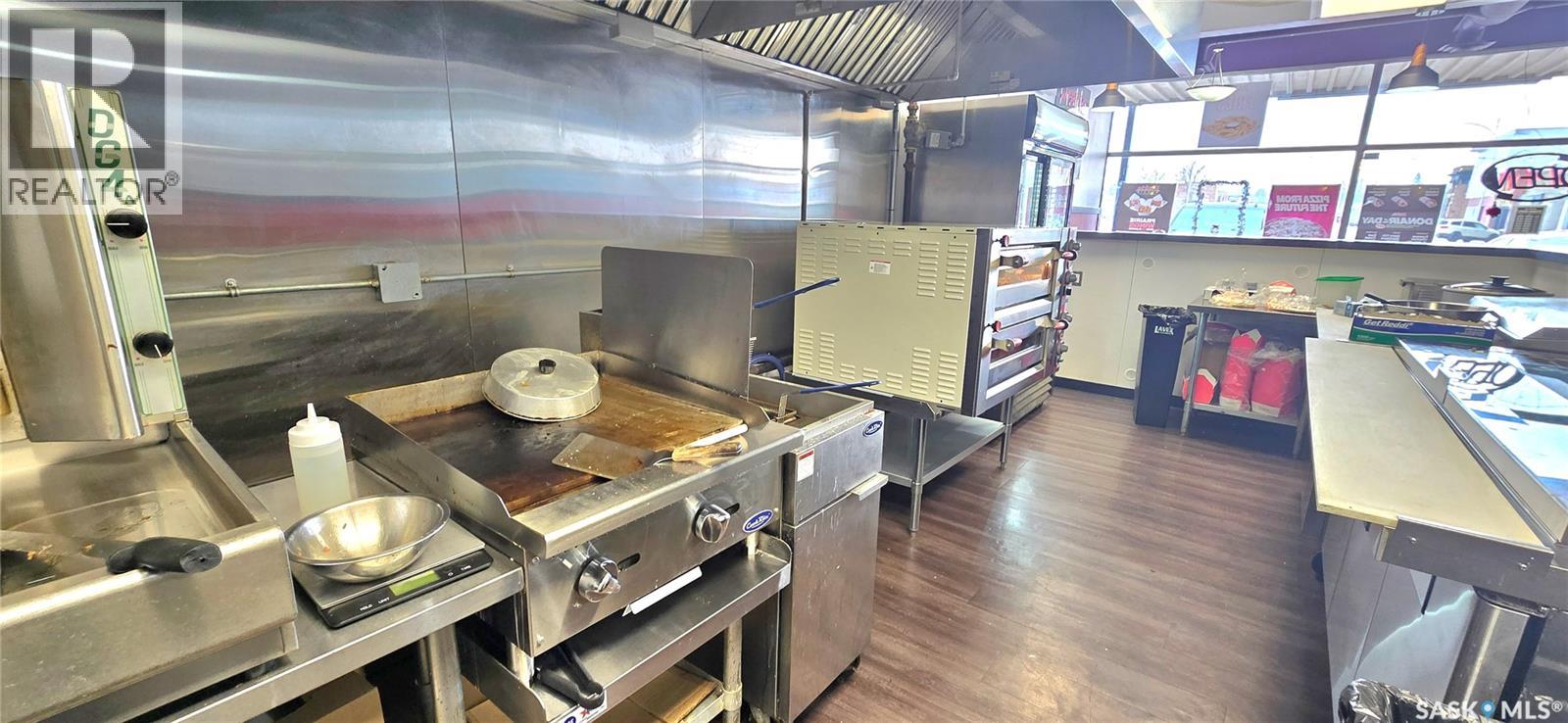 102 1st Avenue W, Assiniboia, Saskatchewan  S0H 0B0 - Photo 12 - SK027650