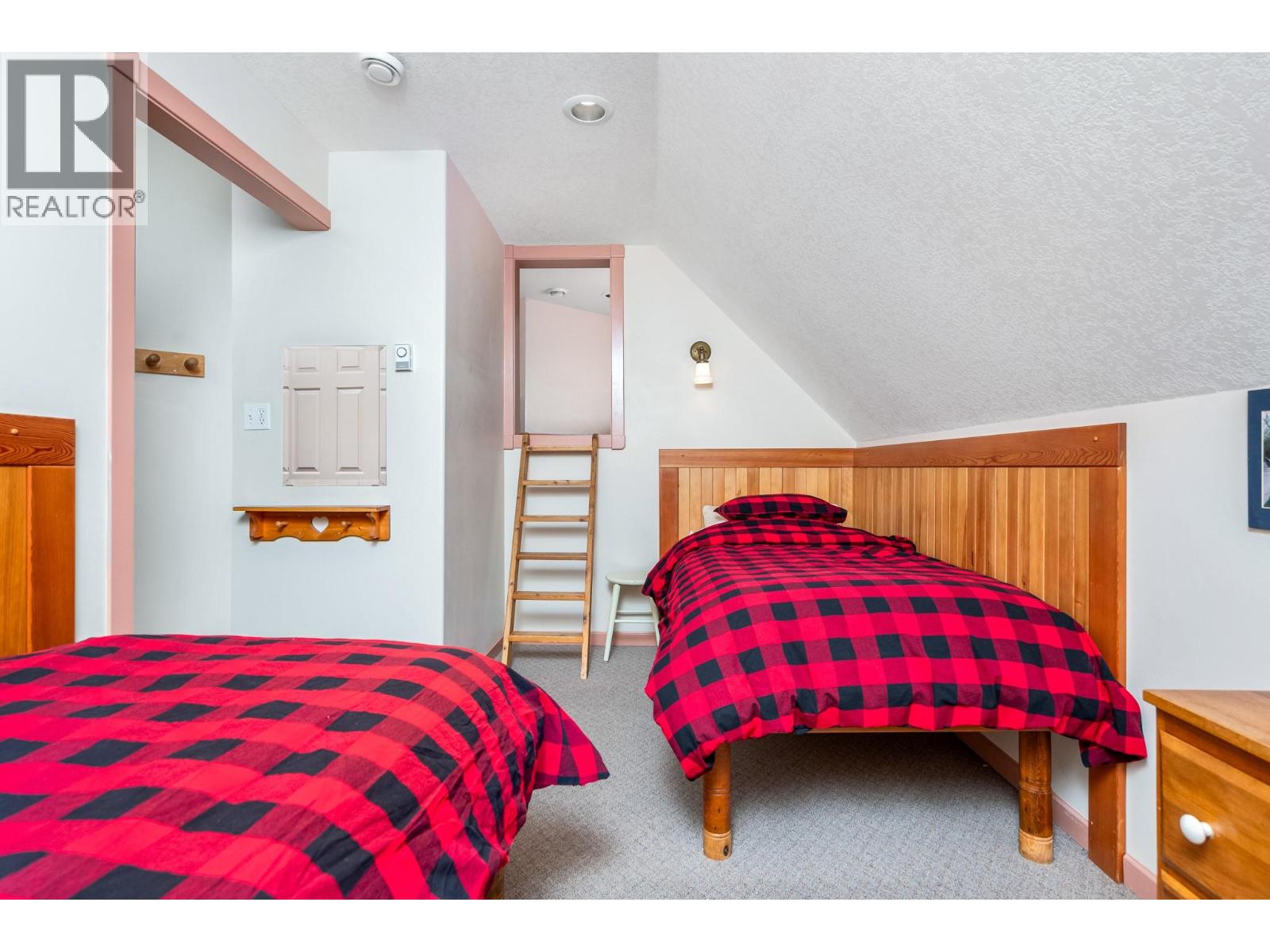 205 Monashee Road, Silver Star, British Columbia  V1B 0S5 - Photo 45 - 10374250