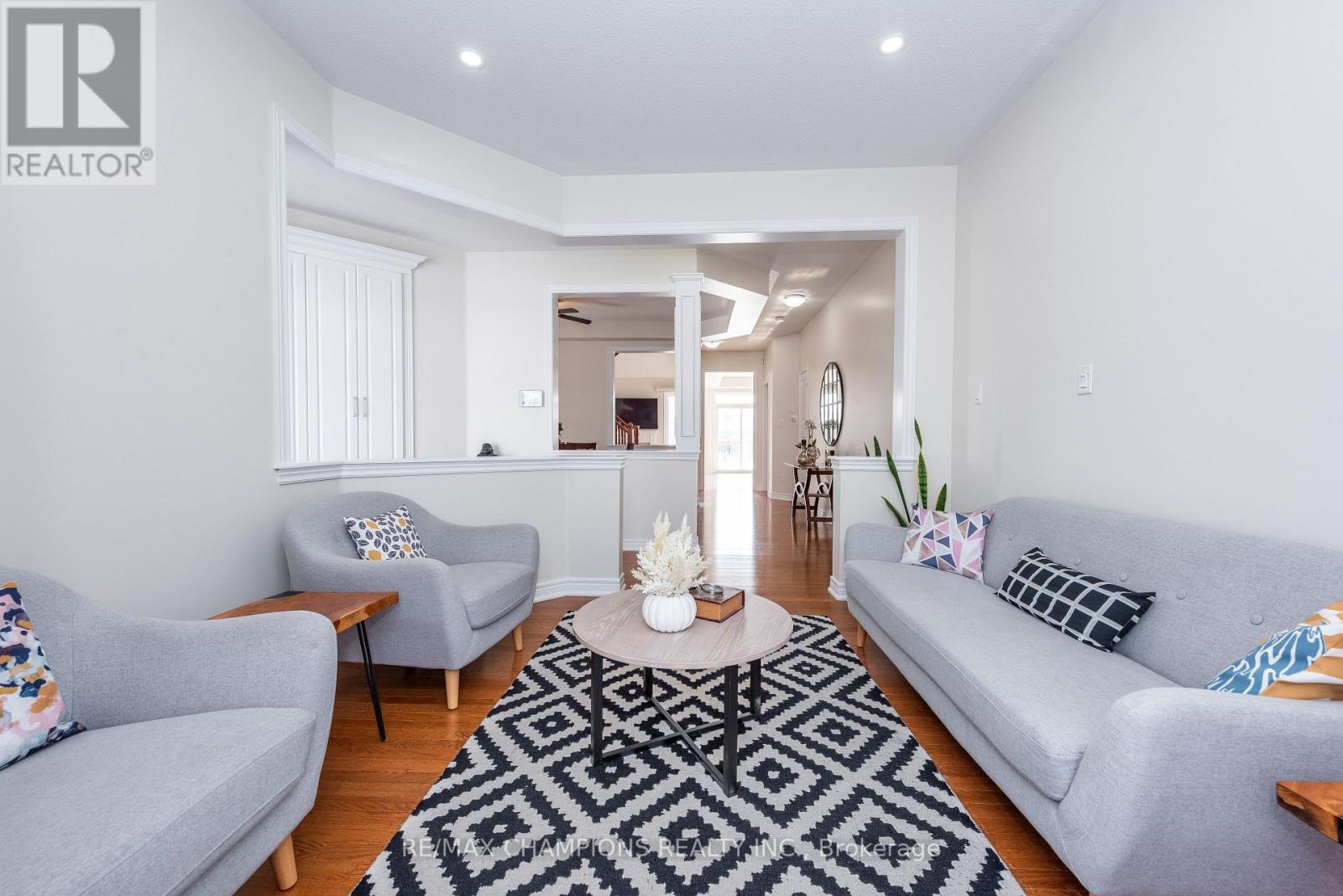 14 Naperton Drive, Brampton, Ontario  L6R 0Z5 - Photo 4 - W12741740