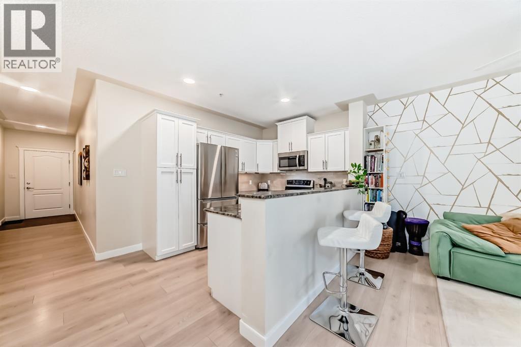 114, 30 Discovery Ridge Close Sw, Calgary, Alberta  T3H 5X5 - Photo 3 - A2276590