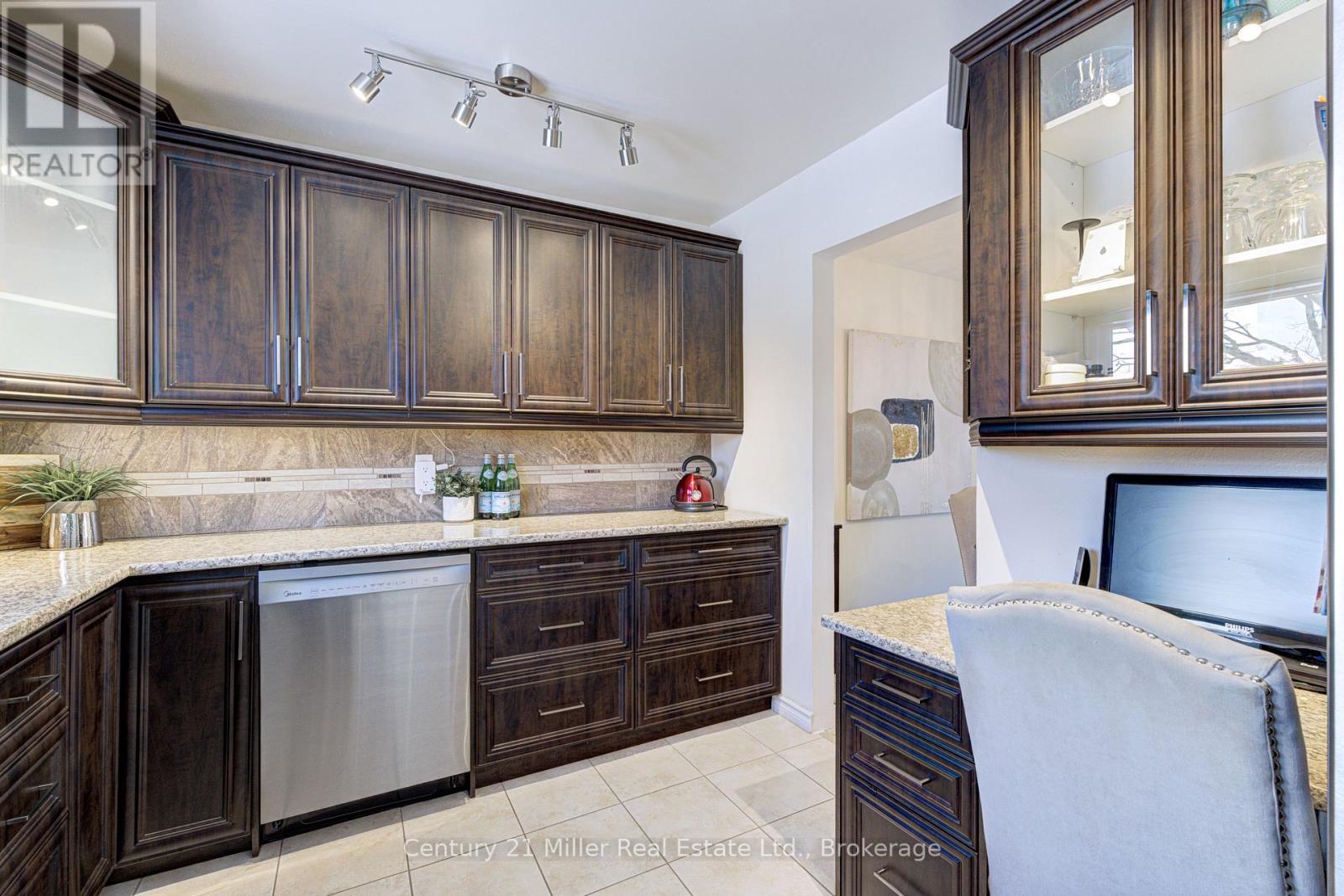 4 - 2258 Upper Middle Road, Burlington, Ontario  L7P 2Z9 - Photo 10 - W12742416