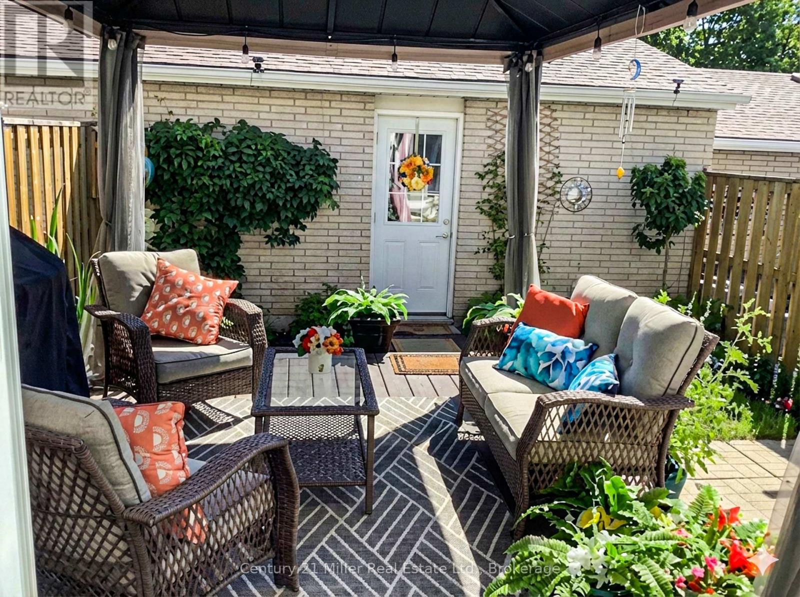 4 - 2258 Upper Middle Road, Burlington, Ontario  L7P 2Z9 - Photo 5 - W12742416