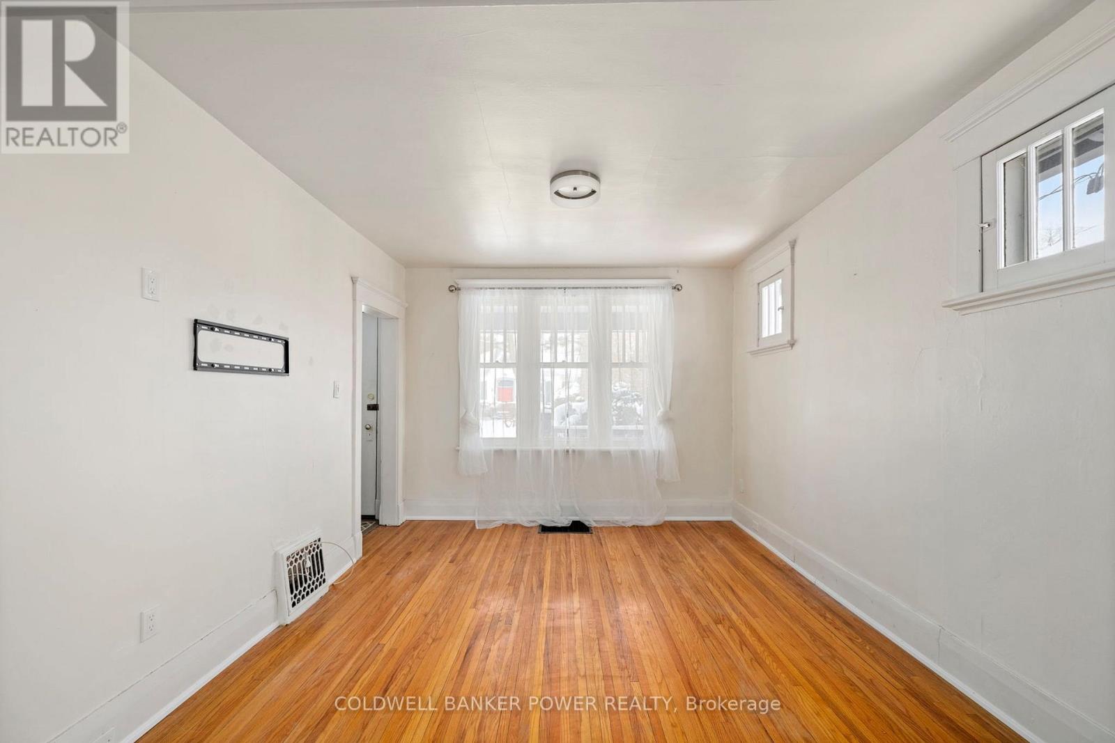 199 Emery Street E, London South, Ontario  N6C 2E3 - Photo 12 - X12742404