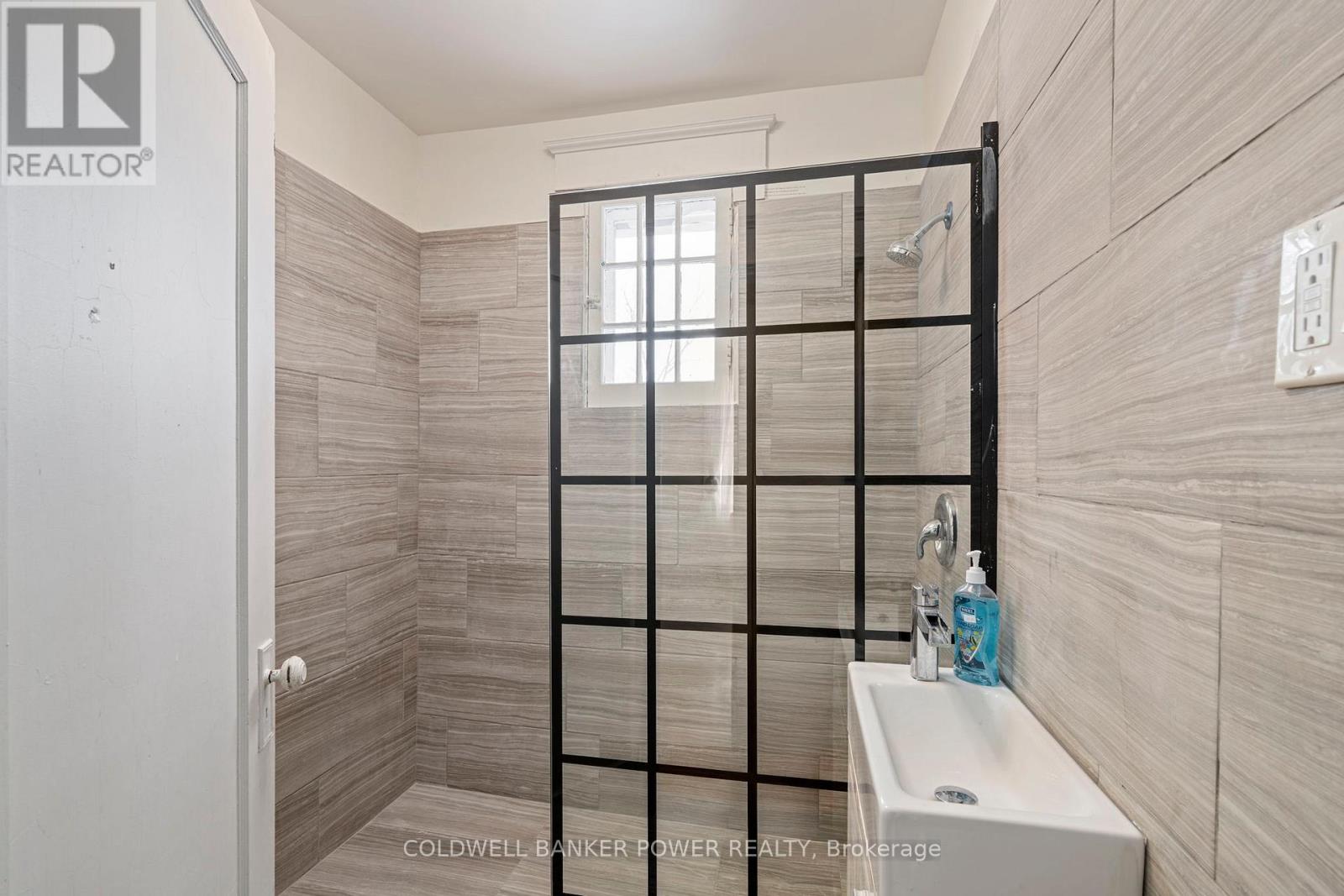 199 Emery Street E, London South, Ontario  N6C 2E3 - Photo 15 - X12742404