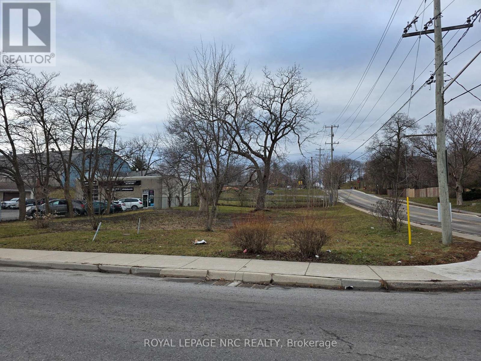 57 & 59 Ormond Street N, Thorold, Ontario  L2V 1Z3 - Photo 2 - X12742250