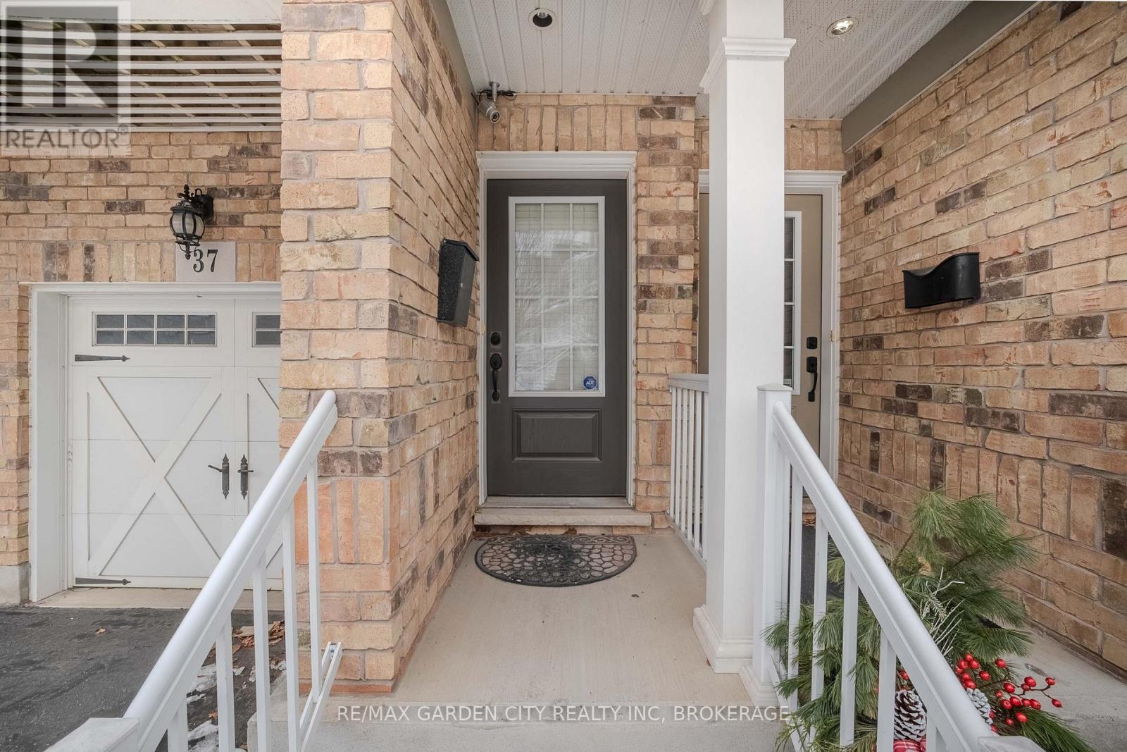 37 Durksen Drive, St. Catharines, Ontario  L2R 0A7 - Photo 2 - X12742412