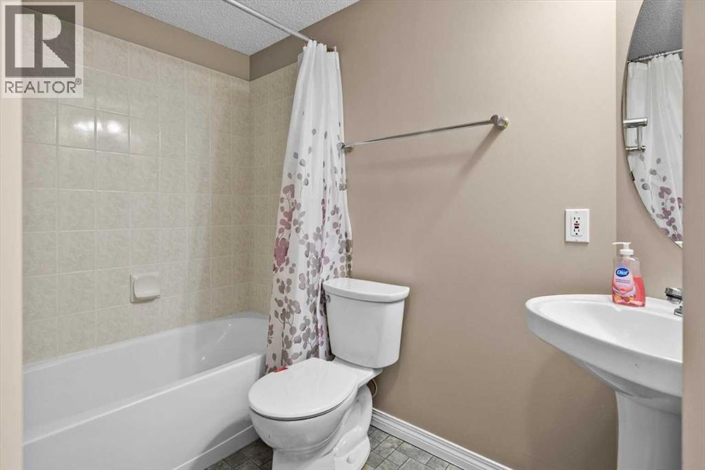 109, 345 Rocky Vista Park Nw, Calgary, Alberta  T3G 5K6 - Photo 13 - A2282267