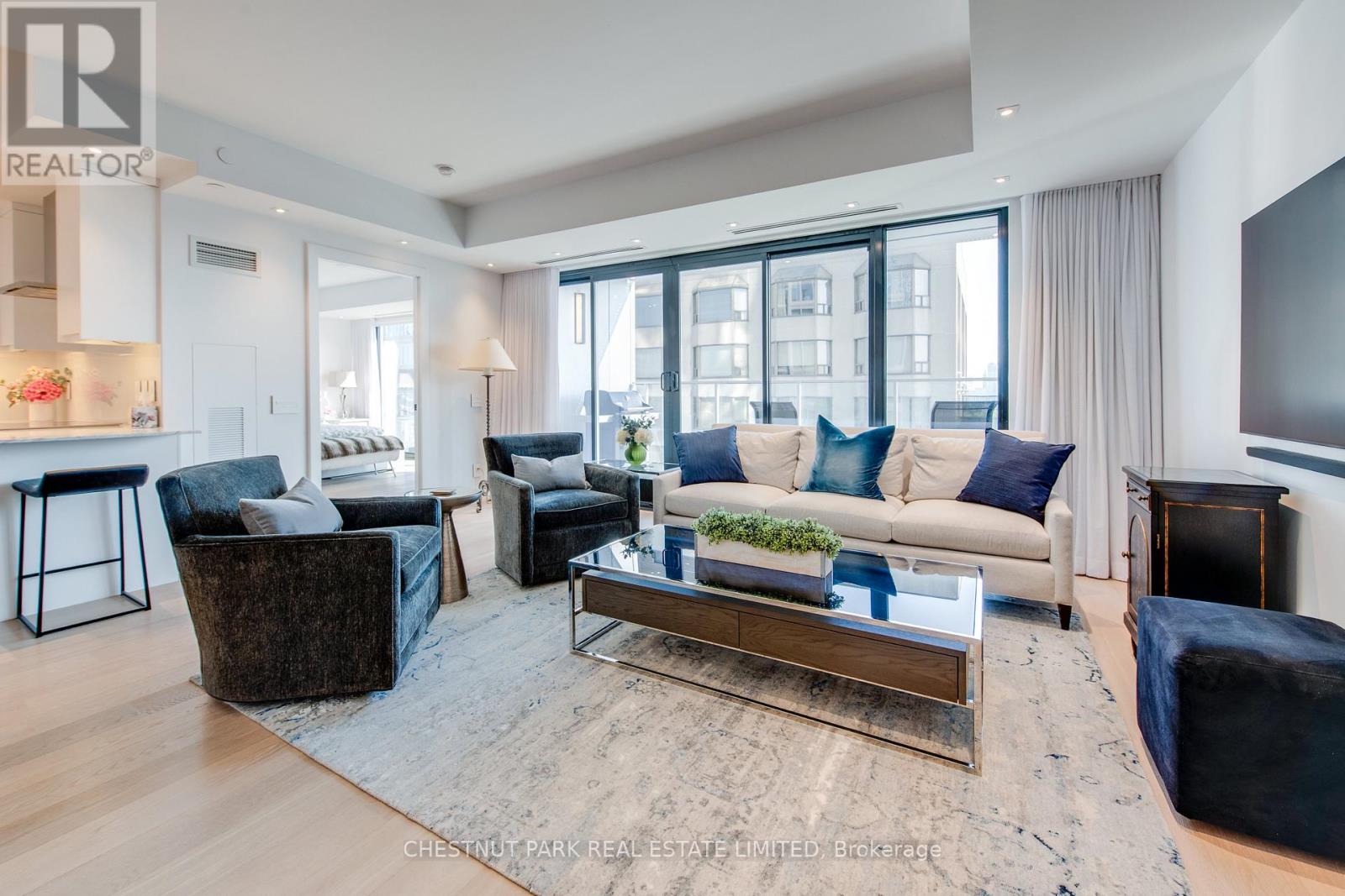 2703 - 200 Cumberland Street, Toronto, Ontario  M5R 0B7 - Photo 4 - C12742274