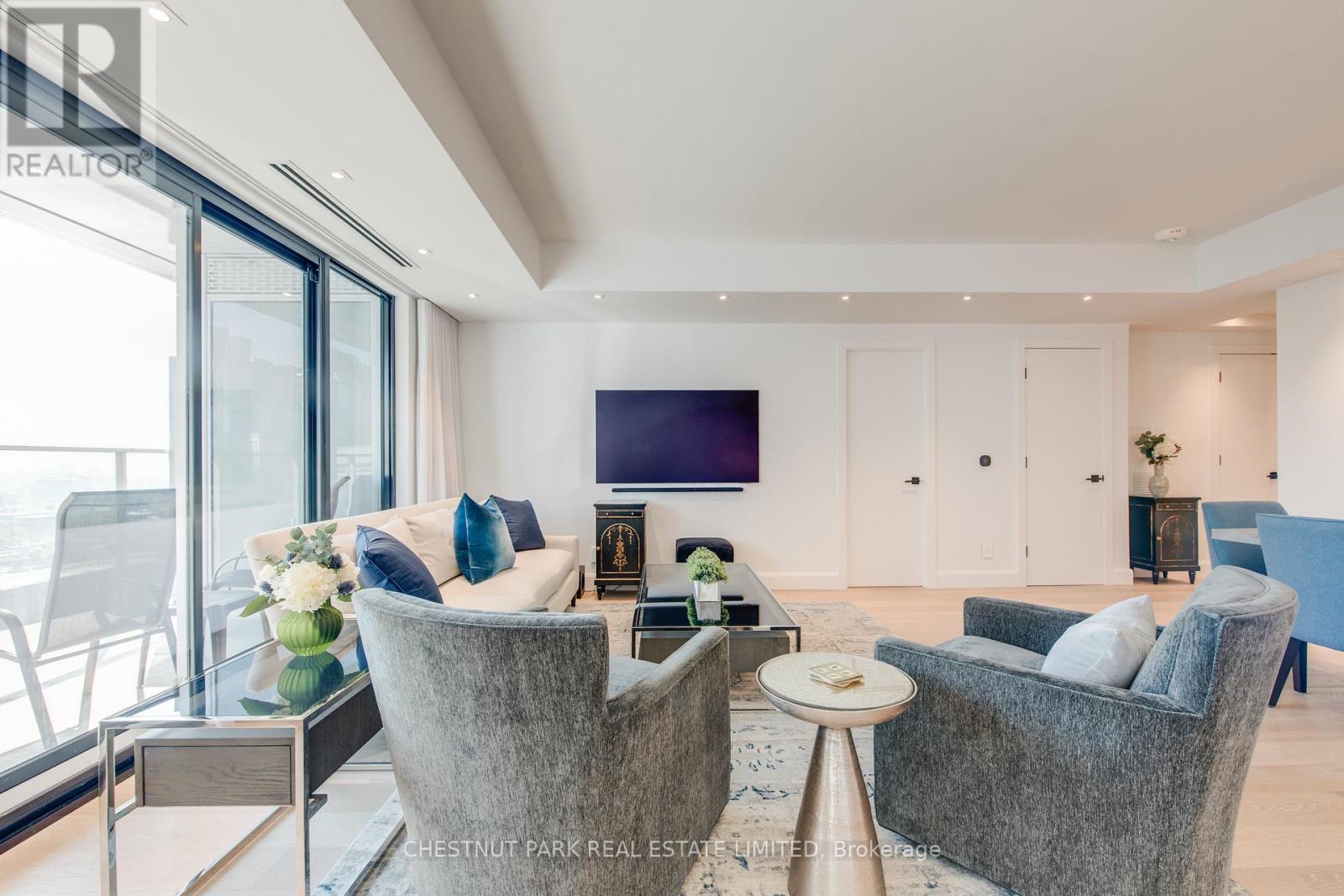 2703 - 200 Cumberland Street, Toronto, Ontario  M5R 0B7 - Photo 6 - C12742274