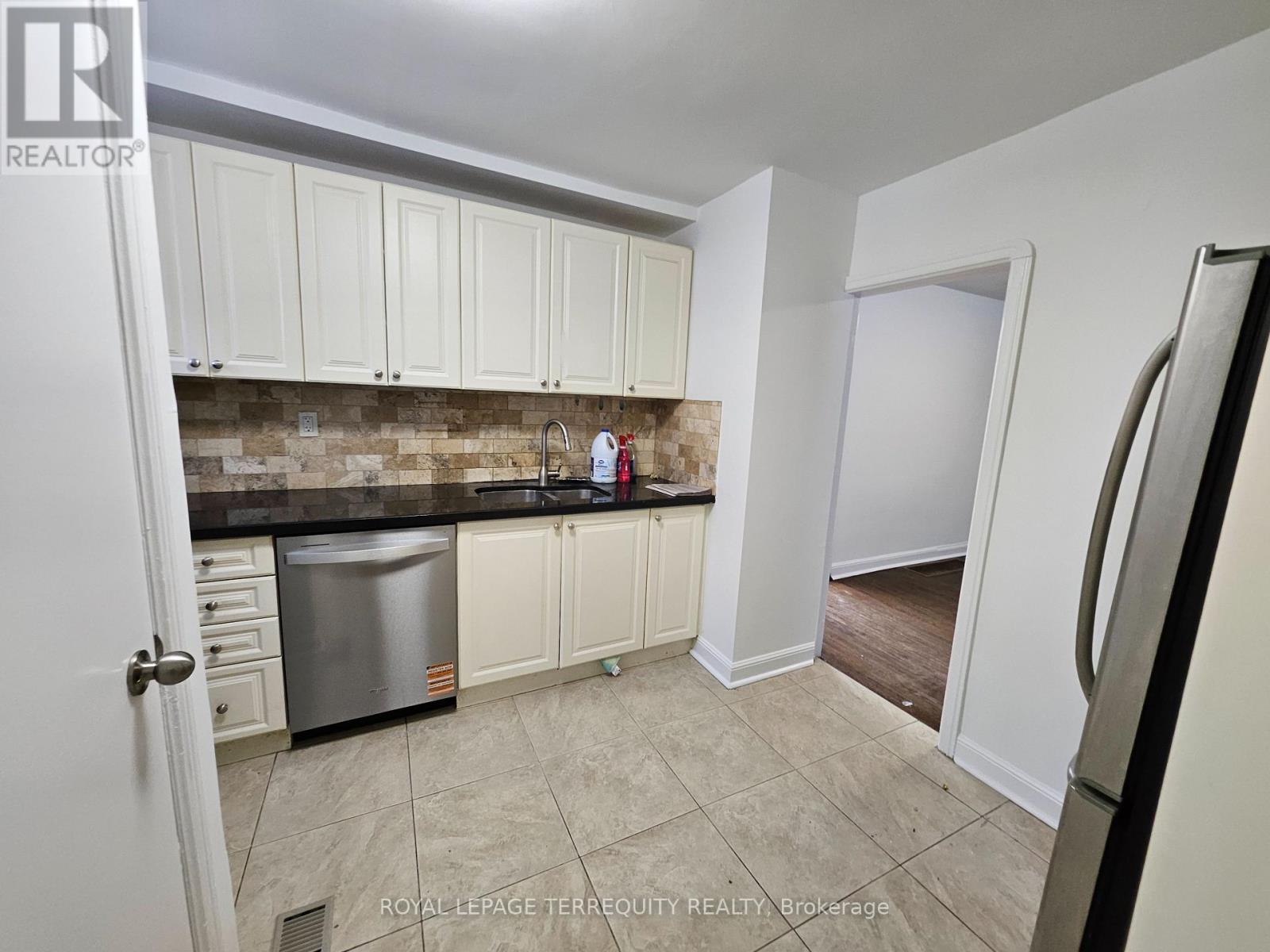 557 Lawrence Avenue W, Toronto, Ontario  M6A 1A5 - Photo 15 - C12742314