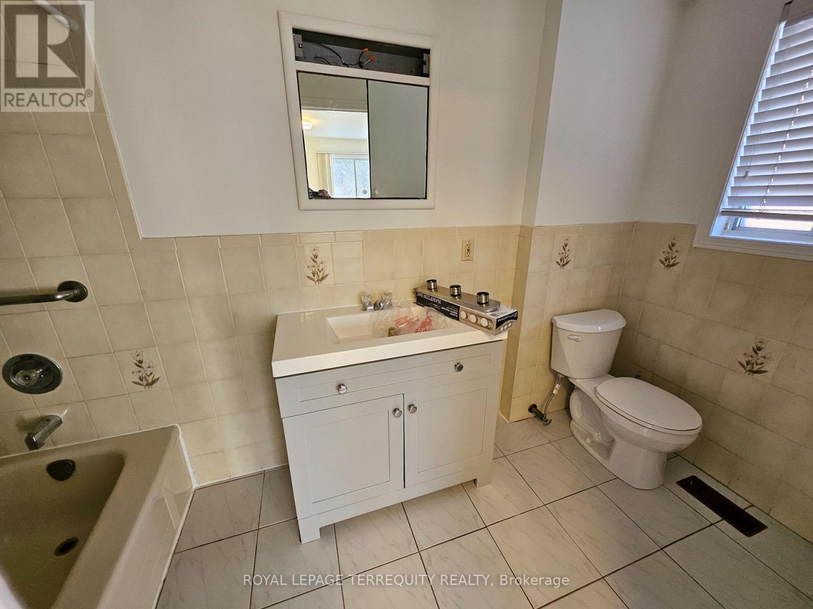 557 Lawrence Avenue W, Toronto, Ontario  M6A 1A5 - Photo 24 - C12742314