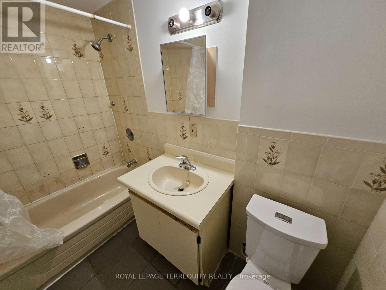 557 Lawrence Avenue W, Toronto, Ontario  M6A 1A5 - Photo 3 - C12742314