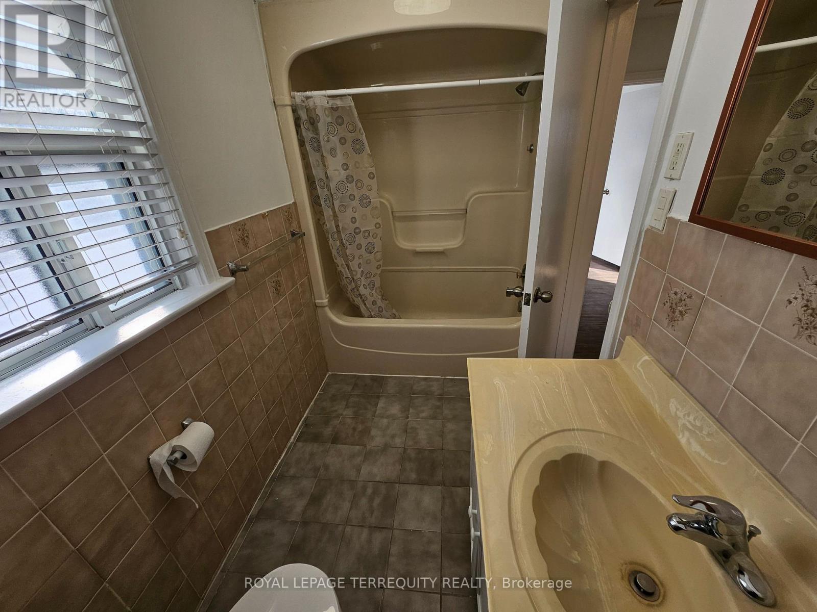 557 Lawrence Avenue W, Toronto, Ontario  M6A 1A5 - Photo 34 - C12742314