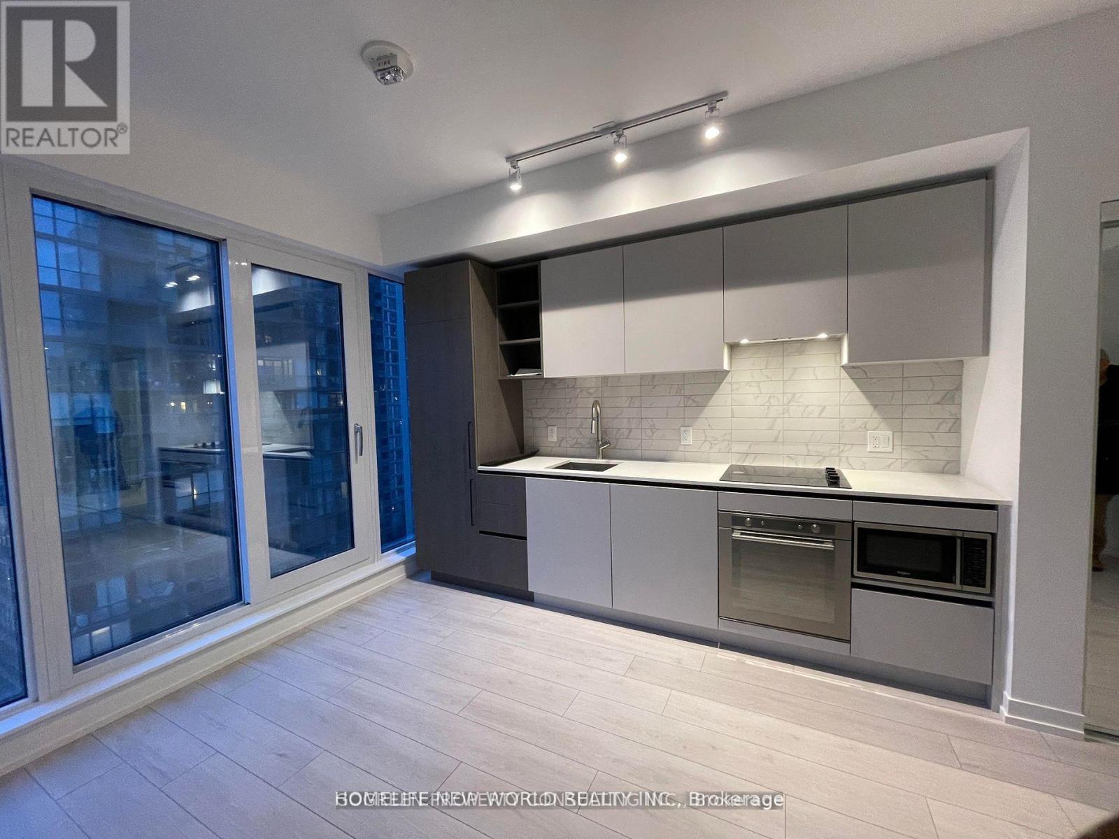 2003 - 55 MERCER STREET, Toronto, Ontario